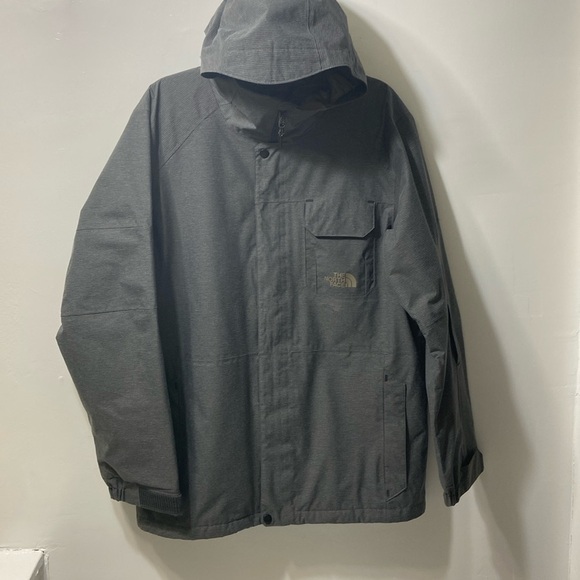THE NORTH FACE,GREY,MEN/ HOMMES WINDBREAKER, JACKET WITH HOOD. SIZE- MEDIUM. - Picture 1 of 15